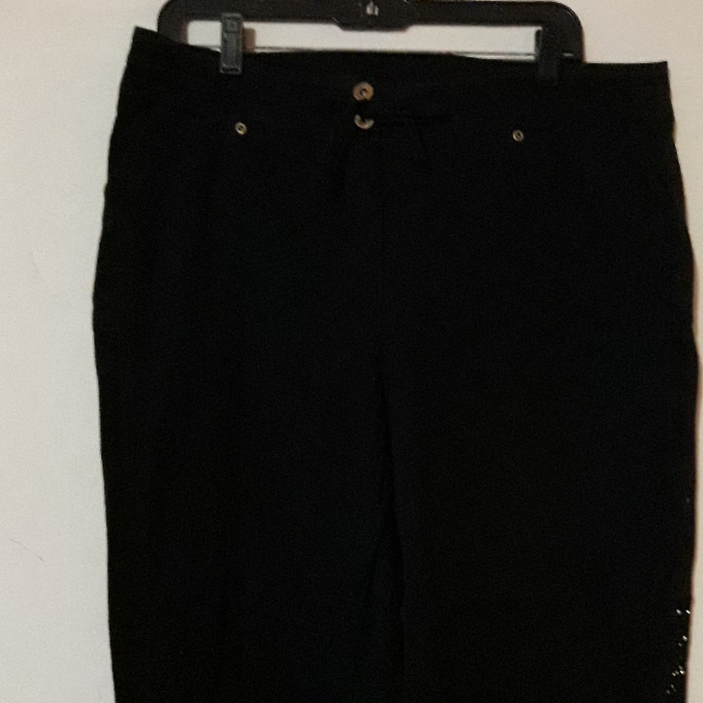 SALE🔥Black capri pants